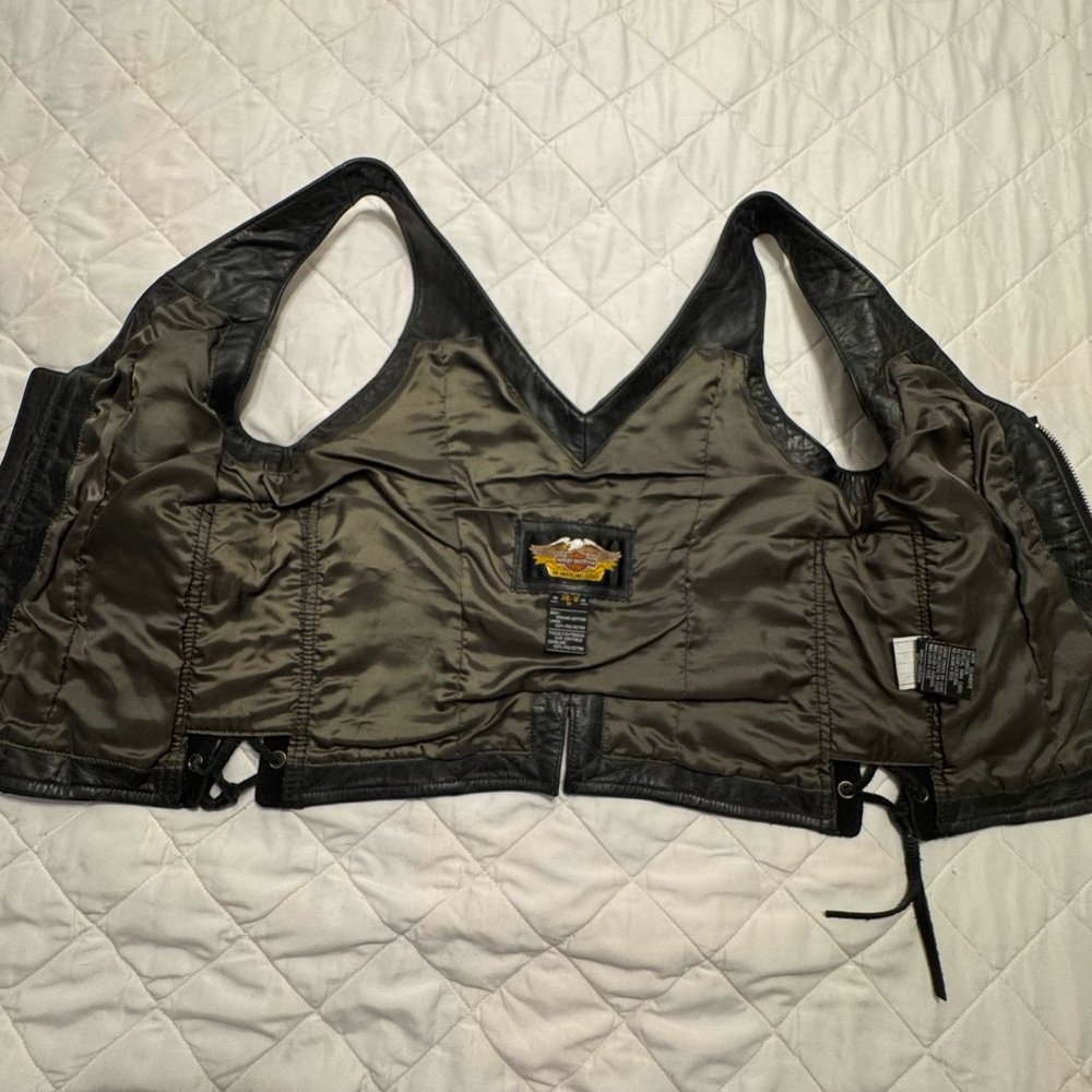 Harley-Davidson black Leather vest - Picture 4 of 6
